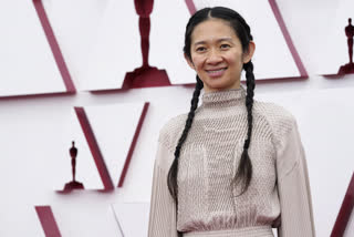 Chloe Zhao makes history with Oscar wins for best director and best film  ഓസ്‌കറില്‍ ചരിത്രമെഴുതി ക്ലോയി ഷാവോ  സംവിധായിക ക്ലോയി ഷാവോ  നൊമാഡ് ലാന്‍ഡ്  നൊമാഡ് ലാന്‍ഡ് സിനിമ വാര്‍ത്തകള്‍  Chloe Zhao makes history with Oscar wins  Chloe Zhao related news  Chloe Zhao videos  Chloe Zhao images