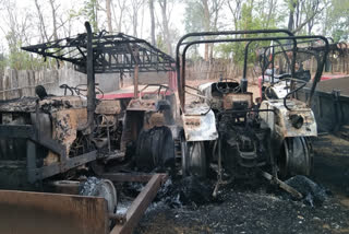vehicle set on fire by naxals,  gadchiroli naxal news