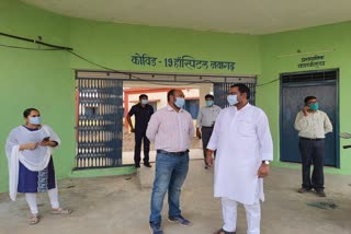 parliamentary-secretary-and-nawagarh-mla-gurudyal-singh-banjare-inspected-covid-hospital-in-iti-hostel-in-nawagarh-of-bemetara