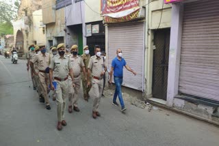 कामां में पुलिस ने निकाली फ्लैग मार्च, Police took out flag march in Kaman