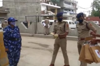 distribution of covid kit to policeman of tikri boarder