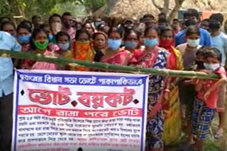 bengal-election-2021-voters-of-chhotadeora-village-boycott-their-vote-for-demanding-paved-roads-in-tapan-assembly