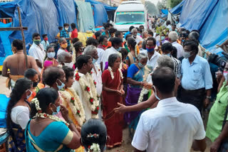 Lock down: Marriages held on road in front of temple
