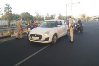 strictly check vehicles during lockdown at dhaula kuan in delhi