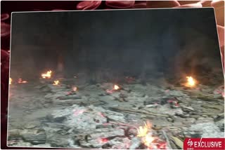 body burn under open sky in ghazipur cremation ground