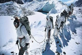 Army soldiers  avalanche  avalanche in Siachen  Siachen  Army  Indian Army  Siachen glacier  സിയാച്ചിന്‍  സൈനികര്‍ മരിച്ചു  ജമ്മു കശ്‌മീര്‍  ഏറ്റവും ഉയരം കൂടിയ യുദ്ധഭൂമി  സൈനികര്‍