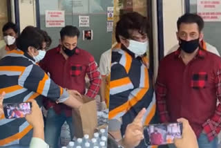 Salman Khan distributes 5000 meal packets to Mumbai frontline workers