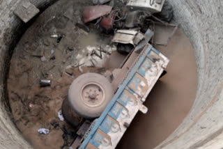 tractor trolly fell into well into shivpuri