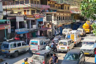 Ambulance jam stuck causing danger to the lives of patients