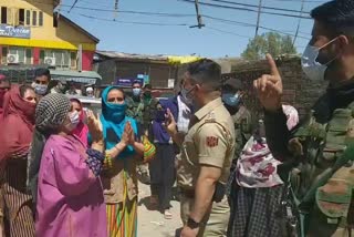 سوپور میں پانی کی قلت: محکمہ جل شکتی کے خلاف خواتین کا احتجاج