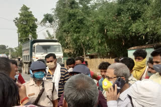 stone pelting on police