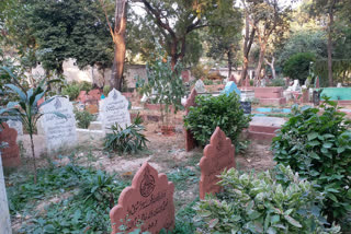 Graveyards in Delhi struggle to keep up as Covid deaths rise