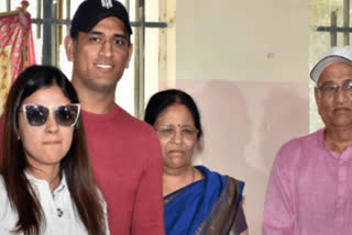 mahendra singh dhoni's parents corona report negative