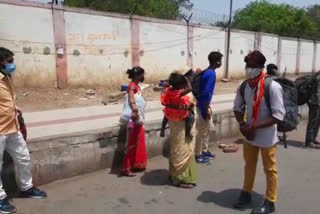 laborers continue to getaway due to increasing lockdown in delhi