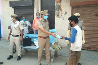 najafgarh police distributed masks