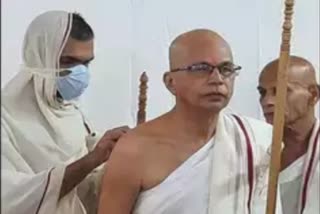 former boss of reliance shah accepts jain monasticism