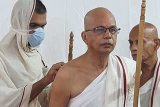 IIT graduate and reliance ex-boss Shah accepts Jain monasticism