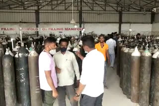 people waiting for oxygen at production center