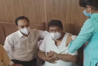 Gyanchand Gupta gets corona vaccine