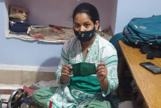 Jyoti is awaring people by making mask