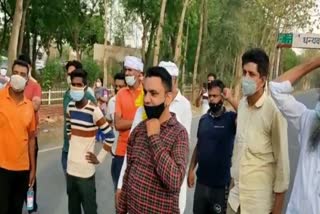 family-members-of-patients-did-road-jam-due-to-lack-of-oxygen-at-sadbhavna-hospital-in-fatehabad