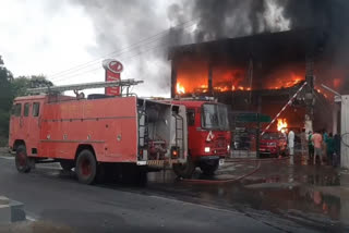 Fire in Mahindra Showroom, Fire in Mahindra Showroom in Bathinda, Bathinda Mahindra Showroom, Bathinda Mahindra Showroom news, ಮಹೇಂದ್ರ ಶೋರೂಂನಲ್ಲಿ ಬೆಂಕಿ ಅವಘಡ, ಬಟಿಂಡಾದಲ್ಲಿ ಮಹೇಂದ್ರ ಶೋರೂಂನಲ್ಲಿ ಬೆಂಕಿ ಅವಘಡ, ಬಟಿಂಡಾ ಮಹೇಂದ್ರ ಶೋರೂಂ, ಬಟಿಂಡಾ ಮಹೇಂದ್ರ ಶೋರೂಂ ಸುದ್ದಿ,