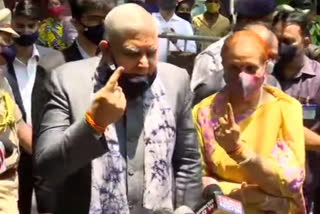 bengal-election-2021-west-bengal-governor-jagdeep-dhankhar-and-his-wife-cast-their-votes-at-a-polling-booth-in-chowringhee