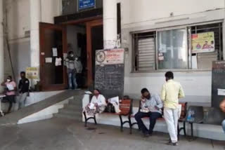 Nashik corona patients queues at government hospitals  Nashik government hospitals latest situation