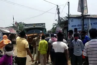 people blocked road for water problem at durgapur