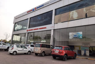 80 employees working in maruti suzuki showroom