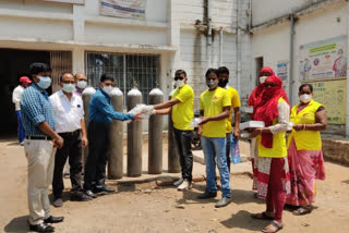 Sadbhavana Vikas Manch handed over 8 oxygen cylinders to Barhi Sub-Divisional Hospital in hazaribag