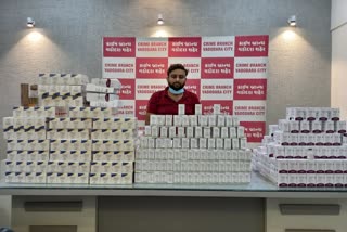 ડોદરા ક્રાઇમ બ્રાન્ચ દ્વારા ન્યુમોનિયાની દવા પર સ્ટીકર ચોટાડી નકલી રેમડેસીવીર ઇન્જેક્શન વેચતી ફેકટરી ઝડપાઇ