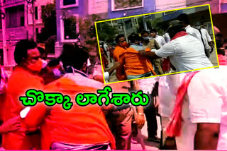 fight between trs and bjp leaders