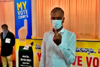 minister harish rao cast his vote at siddipet election