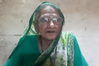 92-year-old grandmother took a second dose of the vaccine in Jalgaon