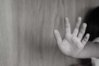 Man held for raping 6-year-old girl in Mumbai  rape  crime  മുംബൈയിൽ ആറ് വയസുകാരിയെ ബലാത്സംഗം ചെയ്തു  മുംബൈ  ബലാത്സംഗം  കുറ്റകൃത്യം