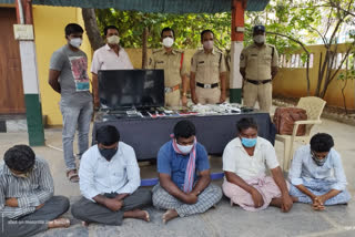 five members arrested at adhoni for doing ipl betting