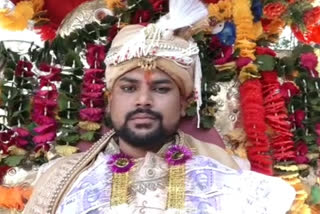 groom died  groom died due to corona  groom died after 72 hours of marriage  death after 72 hours of marriage  corona infection in bijnor  corona in bijnor  bijnor corona update  ಕೊರೊನಾದಿಂದ ನವ ವಿವಾಹಿತ ಸಾವು  ಬಿಜ್ನೌರ್​ದಲ್ಲಿ ಕೊರೊನಾದಿಂದ ನವ ವಿವಾಹಿತ ಸಾವು  ಮದುವೆಯಾಗಿ 72 ಗಂಟೆಯಲ್ಲೇ ಕೊರೊನಾದಿಂದ ನವ ವಿವಾಹಿತ ಸಾವು  ಬಿಜ್ನೌರ್​ ಕೊರೊನಾ ಸುದ್ದಿ