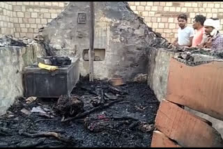 fire broke out in hut in shivpuri