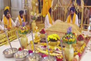 ਪ੍ਰਕਾਸ਼ ਪੁਰਬ ਮੌਕੇ ਵੱਡੀ ਗਿਣਤੀ 'ਚ ਸੰਗਤਾਂ ਦਰਬਾਰ ਸਾਹਿਬ ਨਤਮਸਤਕ