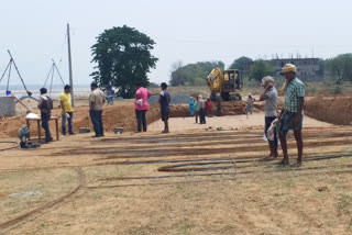 Neglected construction workers in the district on World Labor Day