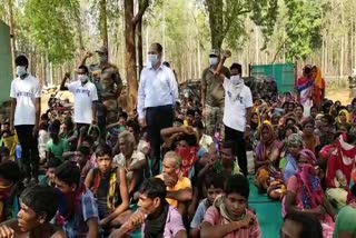 four-naxalites-surrendered-in-baudli-camp-of-dantewada