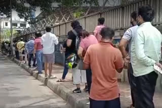 peoples crowd for vaccination in sevan hill hospital