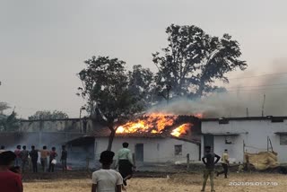 fire-burning-due-to-stubble-burning-rupees-2-lakh-items-including-house