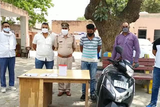 a youth is arrested for black marketing of Remdesivir injection in Fatehabad