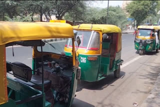 auto drivers faces financial crisis due to lockdown in delhi