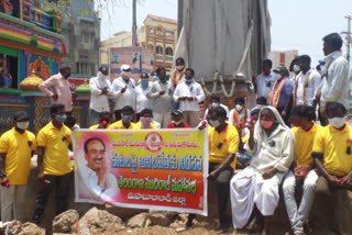mudiraj protest for minister etela rajender at mahabubabad