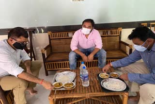 collector-rajtat-bansal-and-sp-deepak-jha-tasted-bastariya-back-benchers-kitchen-food-in-jagdalpur