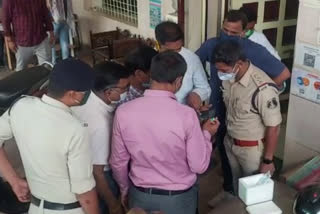 Ambikapur private hospital sealed for black marketing of corona vaccine