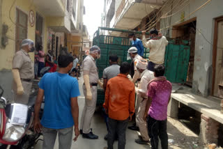 Jaitpur police help the family in the funeral of the woman